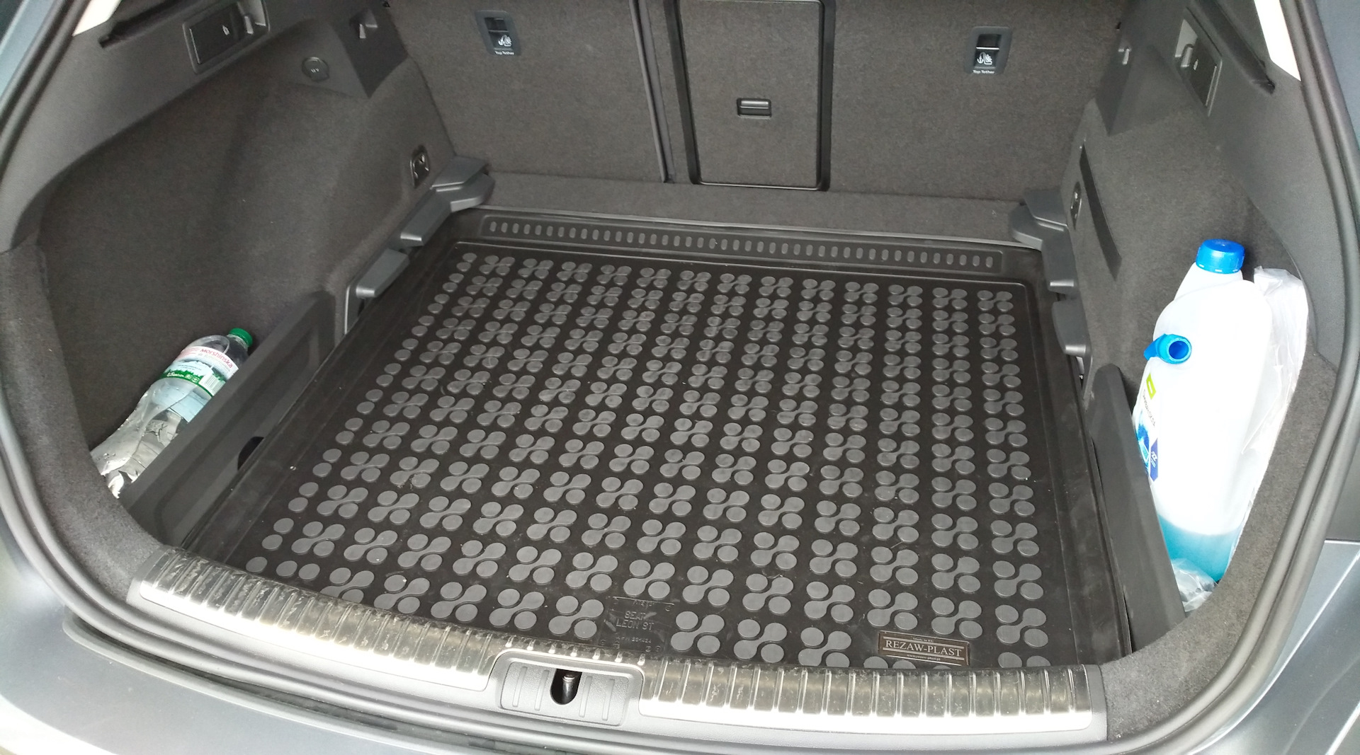 полка багажника seat leon