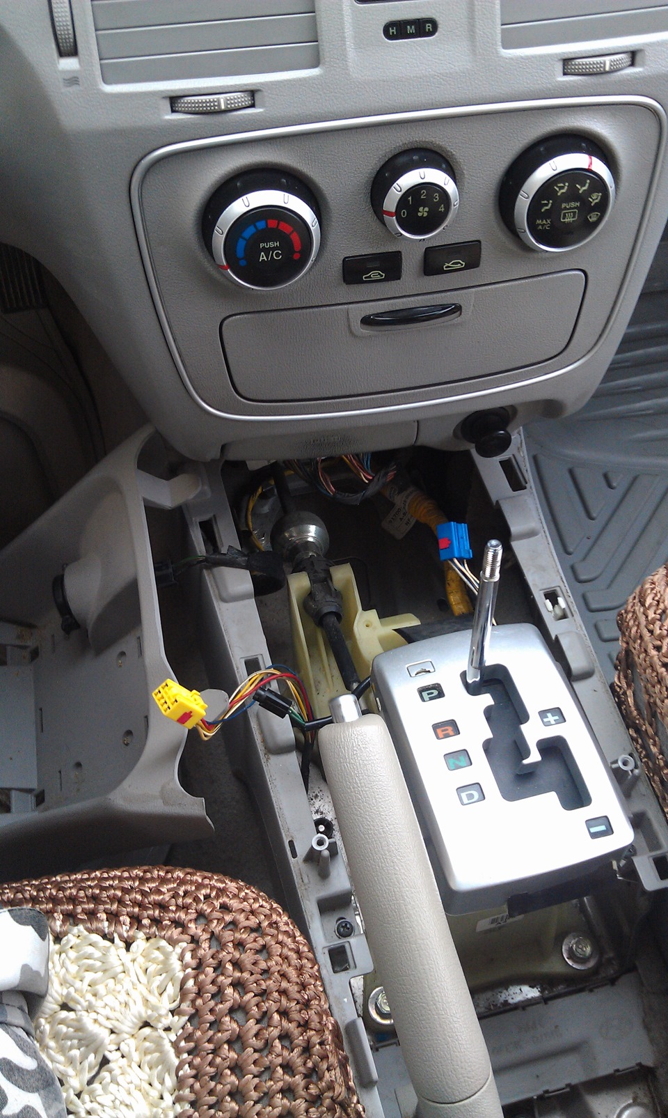 Замена габаритной лампочки в АКПП — Hyundai Sonata V (NF), 2,4 л, 2007 ...