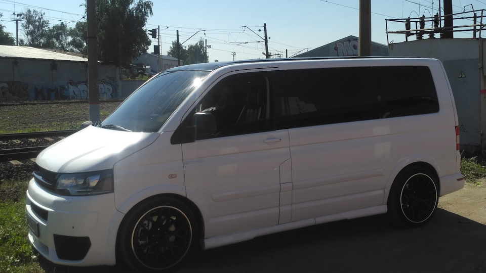 VW t5 GP занижение. VW Transporter t5 фонари. Тюнинговый бампер на Мультивен т5 GP. Бампер задний VW t5 GP Фольксваген.