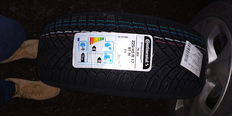 Новое — BMW 3 series (E90). Запчасти на фото: Continental ContiWinterContact