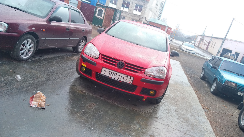 Прикипело колесо к ступице — Volkswagen Golf Mk5, 1,4 л, 2008 года ...