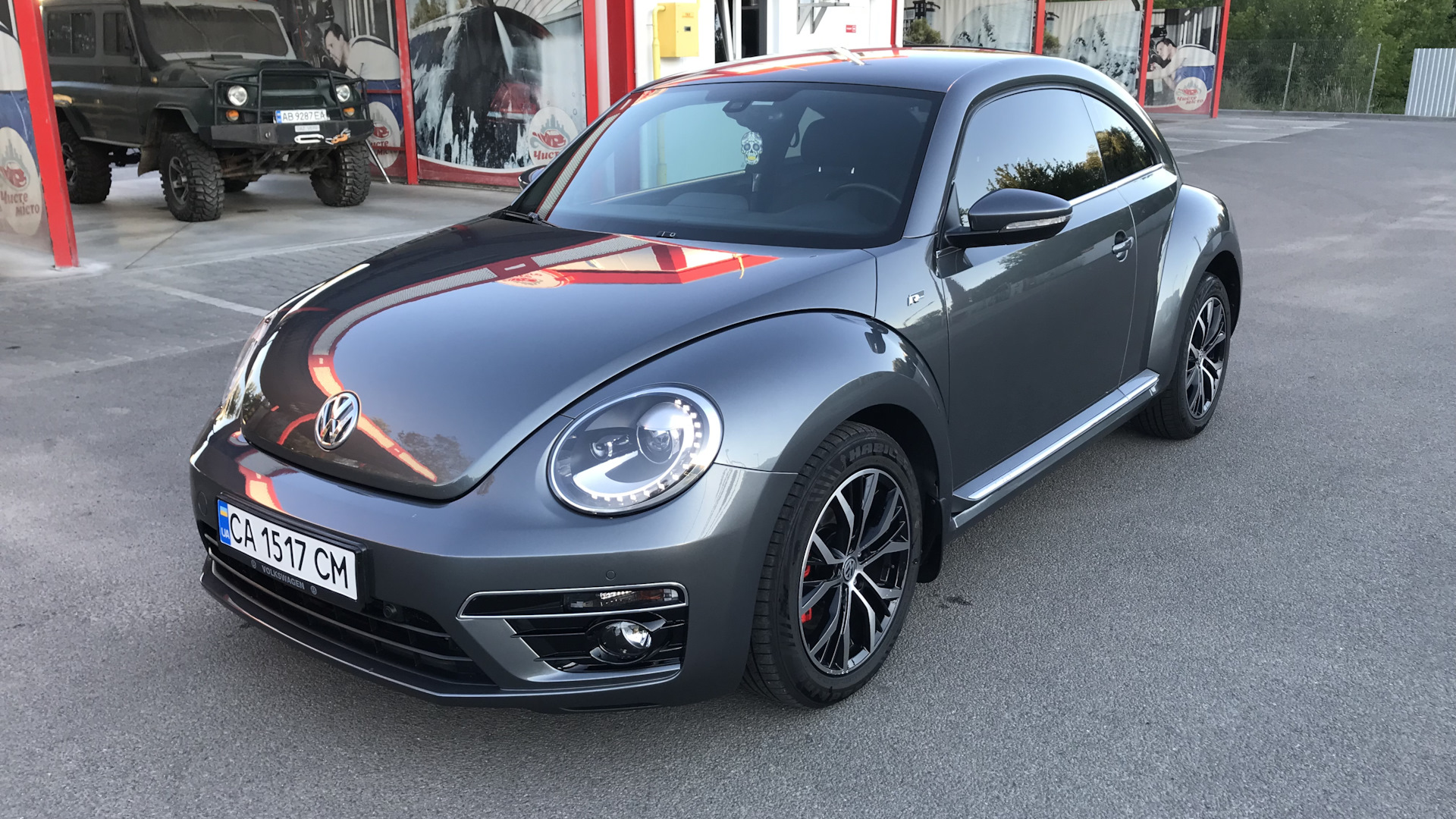 Volkswagen Beetle кабриолет старый чёрный матовый