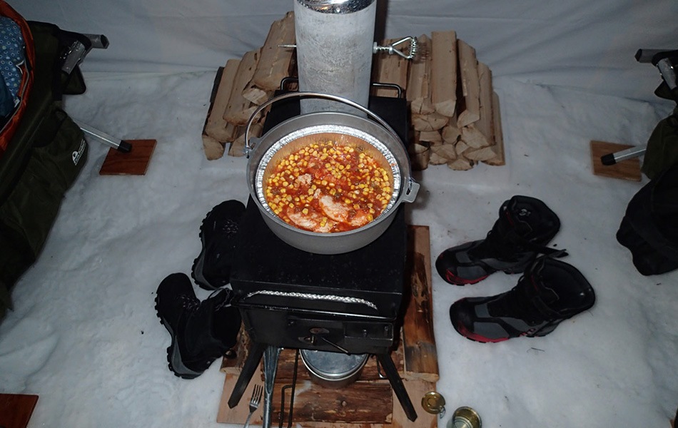 Рыбалка зимой в палатке с печкой. Печь Wood Stove для палатки. Печка для зимней рыбалки. Печка в палатку для зимней рыбалки. Зимняя палатка с печкой.