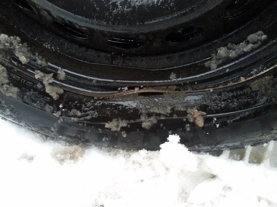 помял диск))) — Volvo XC70 II, 2,5 л, 2004 года | колёсные диски | DRIVE2