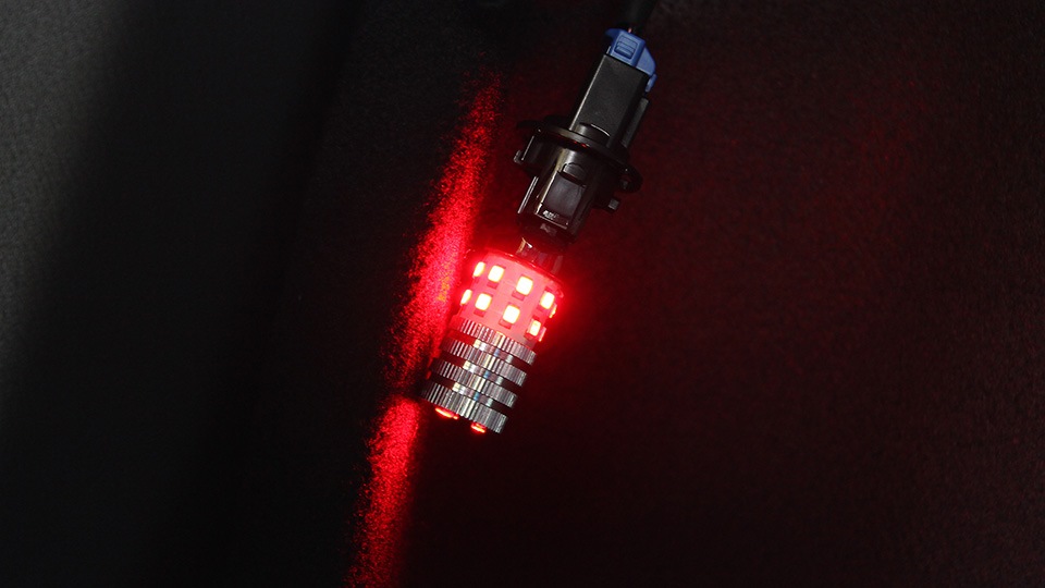 Почему стоп сигналы красные. Диодная лампа стоп сигнала Мазда 3. Гольф 6 лампочка стоп сигнала. Mazda 6 2018 лампа стоп сигнала. Лампа габарит стоп Мазда 3.