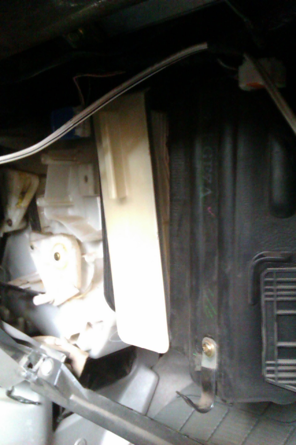 Установка салонного фильтра. - Mazda 323 VI, 1,5 л, 2002 года тюнинг DRIVE2