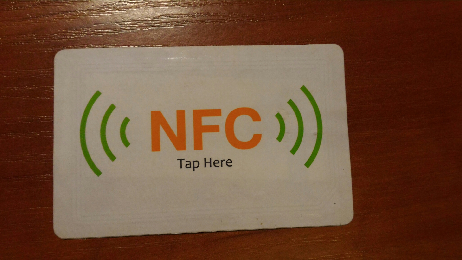 NFC контроллер. NFC tag чипом.. NFC метку 1с. Производственные NFC метки. Tap here