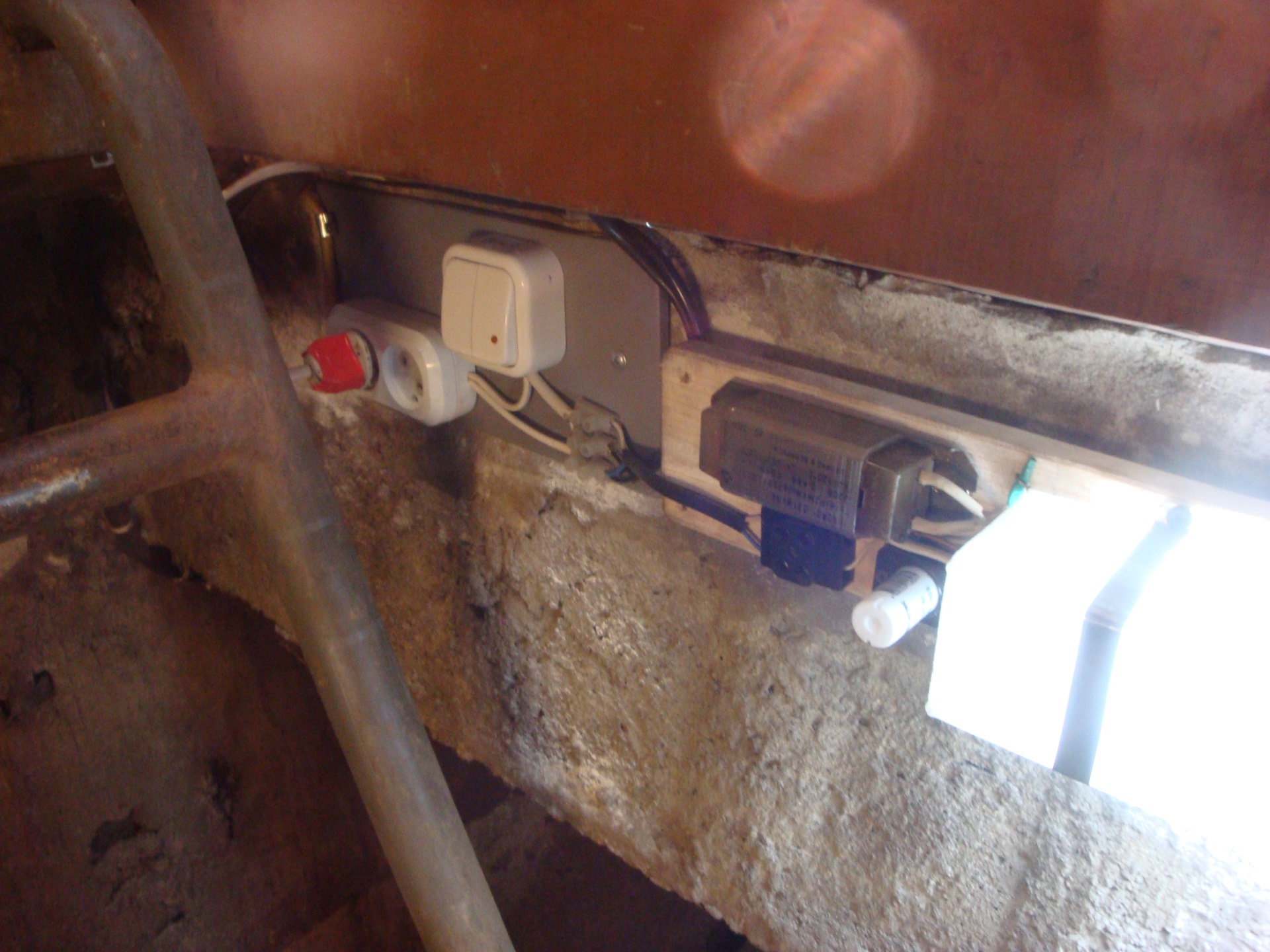 Приятные пустячки 4. Свет в смотровой яме. — ЛуАЗ 969, 1,5 л, 1986 года ...