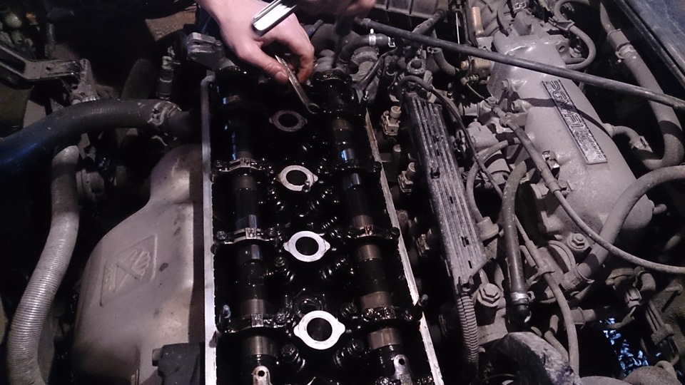 Остывает двигатель. Регулировка клапанов f22b DOHC. Регулировка клапанов Хонда Прелюд f22b. Метки клапанов f177mm. Регулировка клапанов f22b книга.