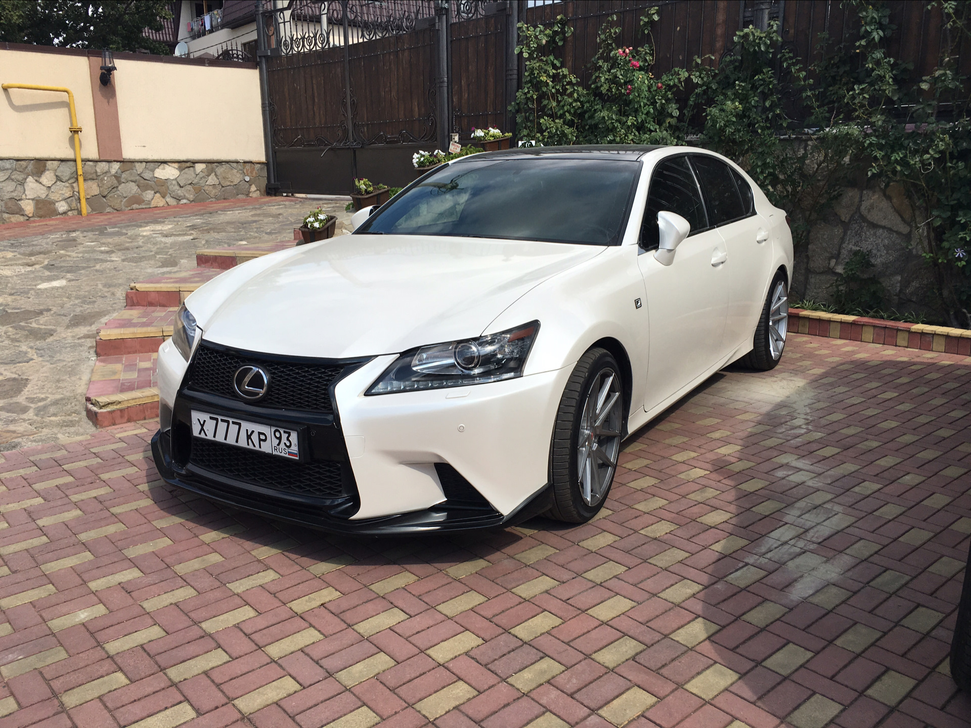 White gs. Lexus GS 350 белый. Lexus GS l10 белый. Lexus GS 350 белый перламутр. Лексус GS 250 l10.