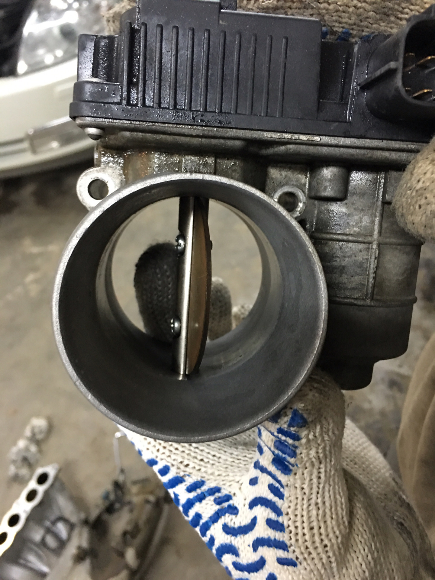 Замена свечей, чистка и настройка дросселя. — Nissan Teana (J31), 2,3 л ...