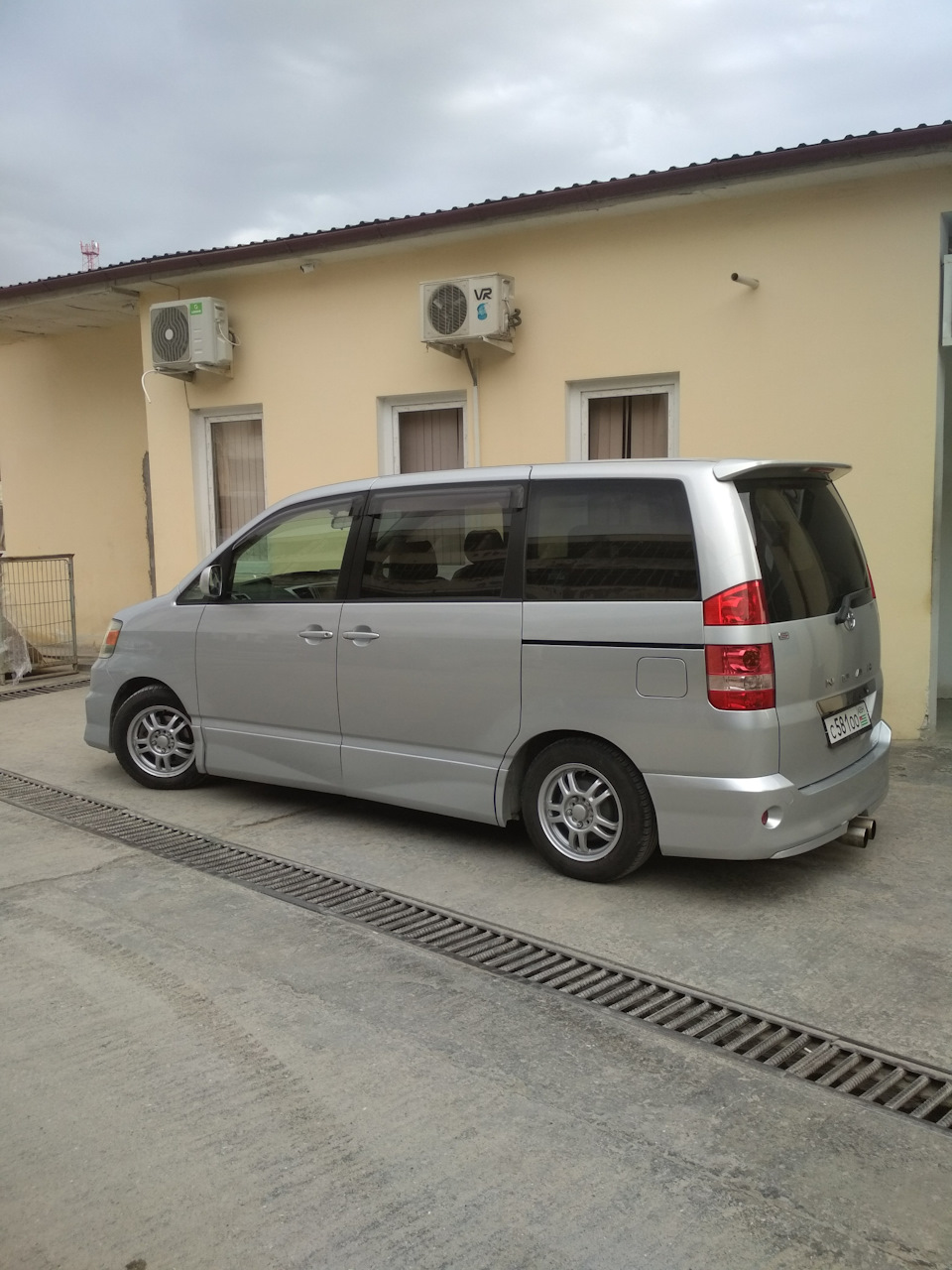 Стоимость тойота ноах 2012 года на зеленом углу во владивостоке. Toyota noah 2014 подкапотка. Тойота ноев ковчег. Тойота ноах 2007. Toyota noah 2011.
