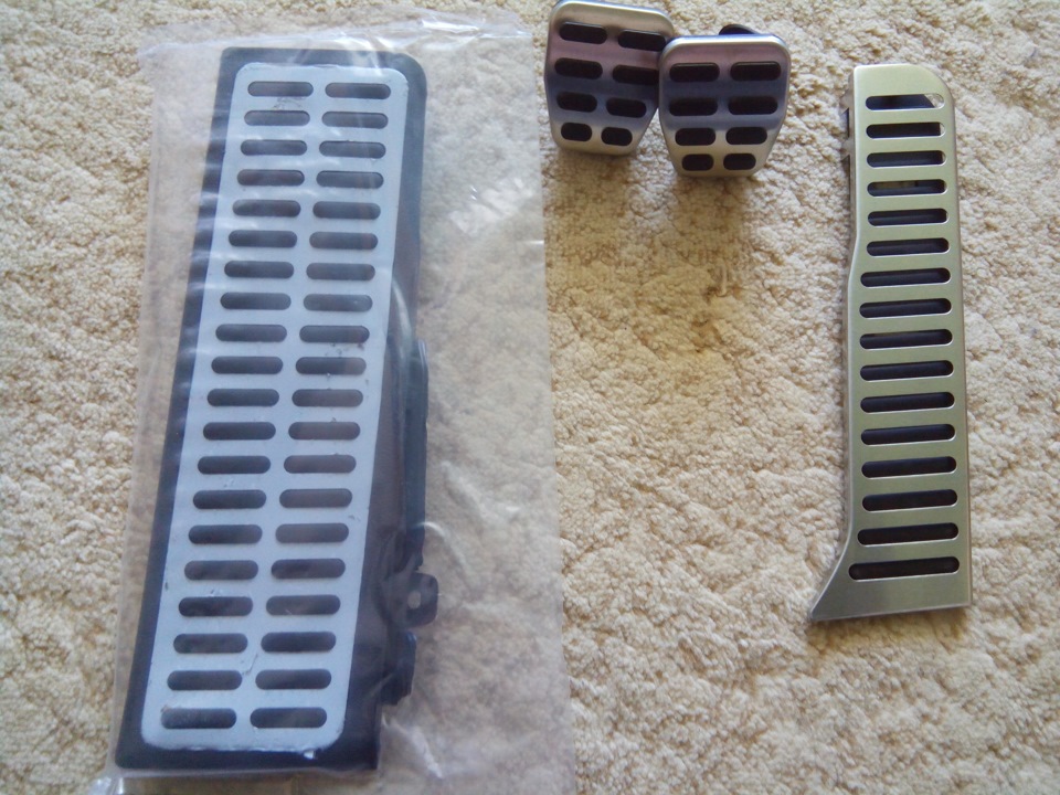 Накладки педалей и накладочка замка зажигания — Skoda Octavia A5 Mk2, 1 ...