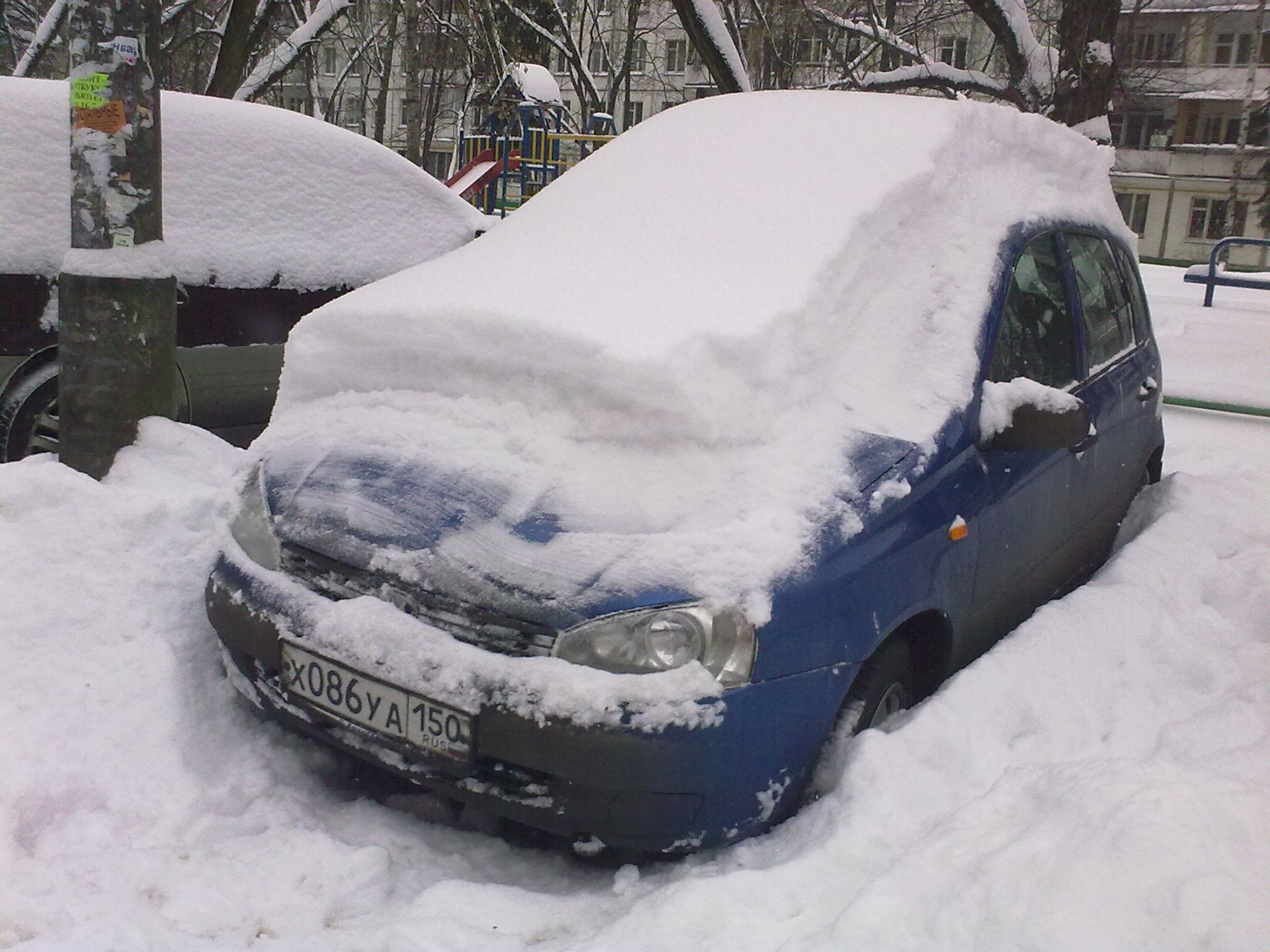 Лада Калина в снегу