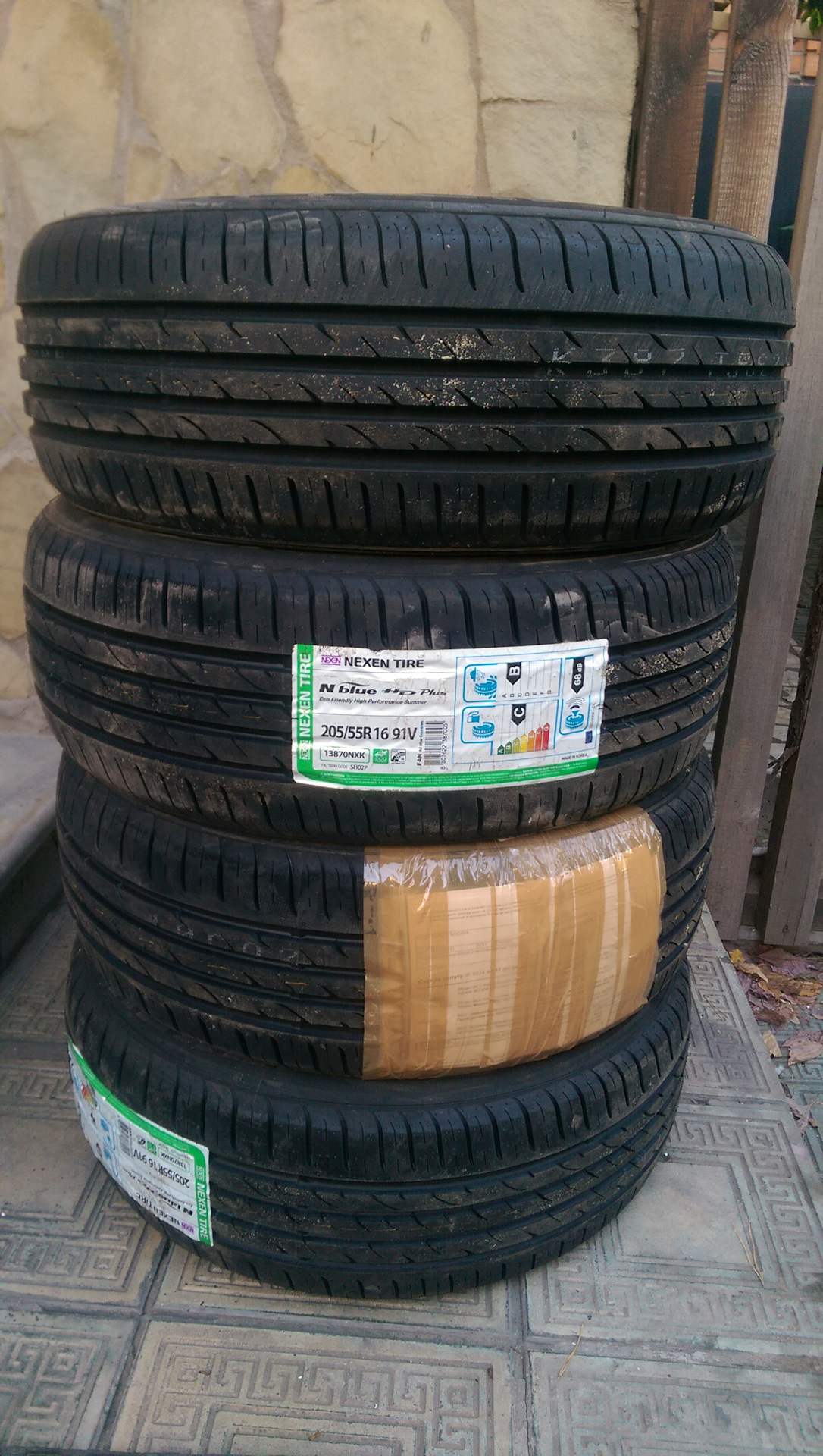 Nexen 205 55r16