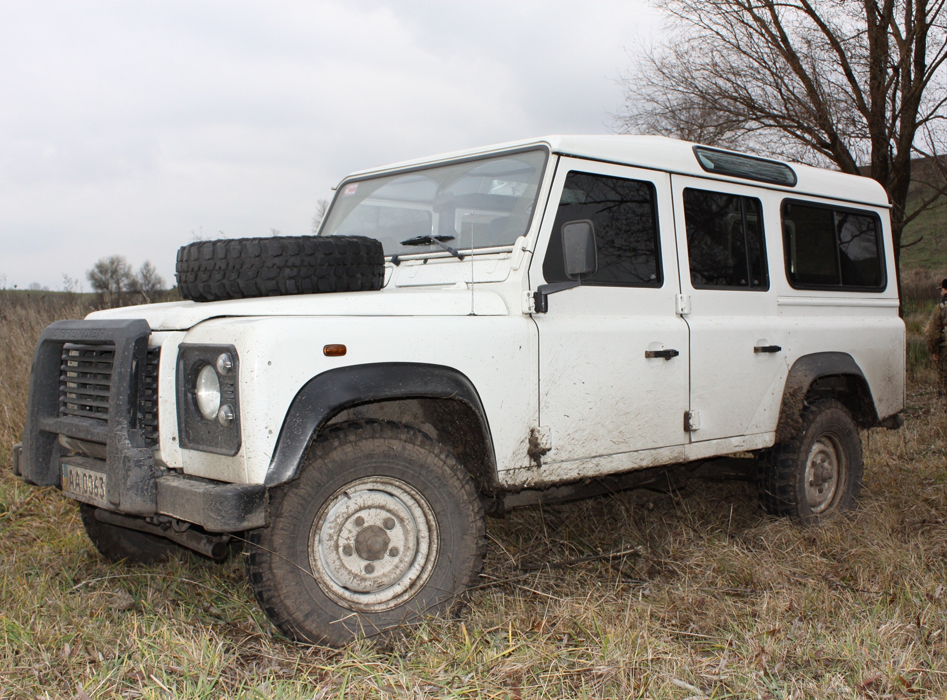 Land Rover Defender. Долгожитель автомобильного мира — Land Rover Defender,  2,5 л, 2005 года | наблюдение | DRIVE2