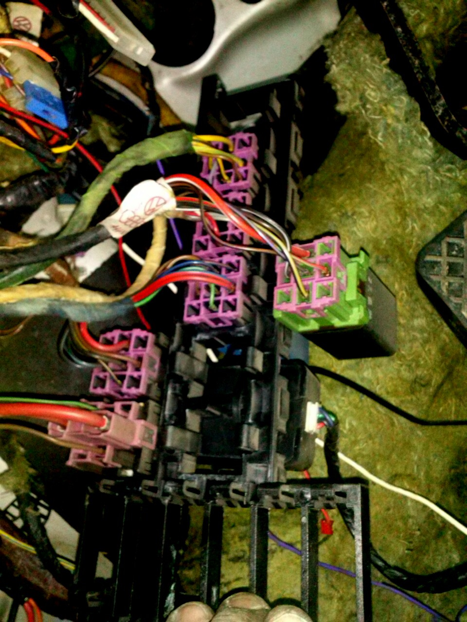 Делал фотки — как располагались штекера . Все по цветам — Audi 100 (C3)
