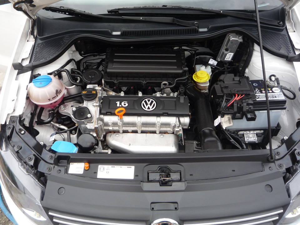 Фольксваген поло какой двигатель лучше. Двигатель Фольксваген поло седан 1.6. Фольксваген поло двигатель 1.6 105. Двигатель Volkswagen Polo sedan 1.6. Двигатель Фольксваген поло седан 1.6 2014.