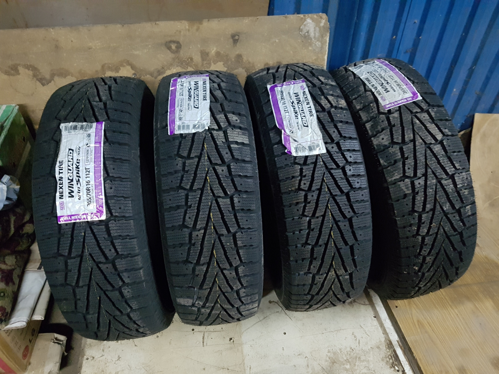 Китайские зимние шины для мицубиси паджеро 4. Mitsubishi pajero sport ii 2013 родная резина bridgestone. Зимняя резина на поджеро спорт драйв2. Купер 265 75 16. Зимние шины mitsubishi pajero.