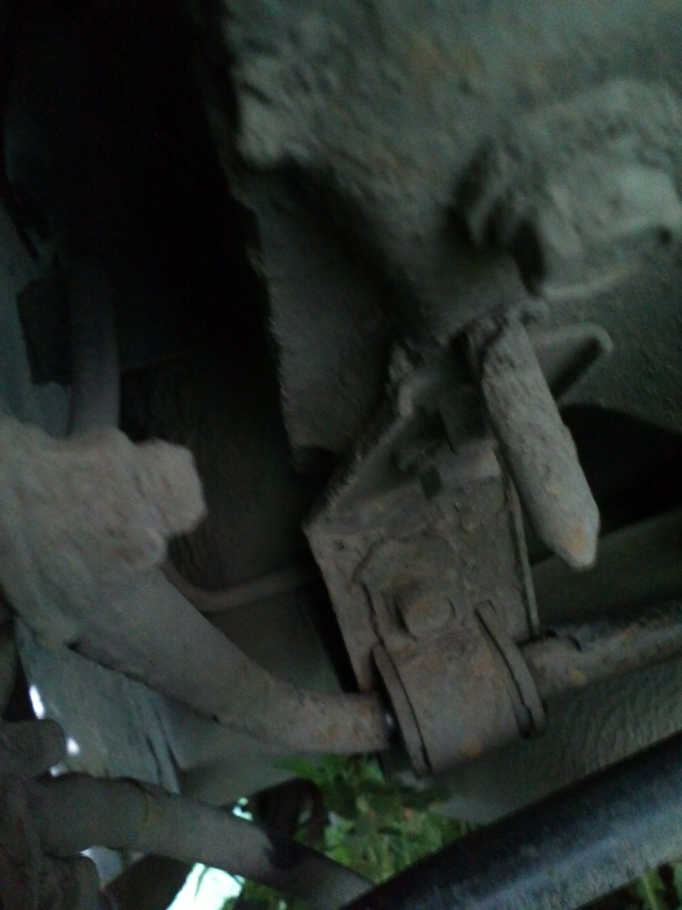 Лопнуло крепление стабилизатора поперечной устойчивости — KIA Shuma, 1 ...