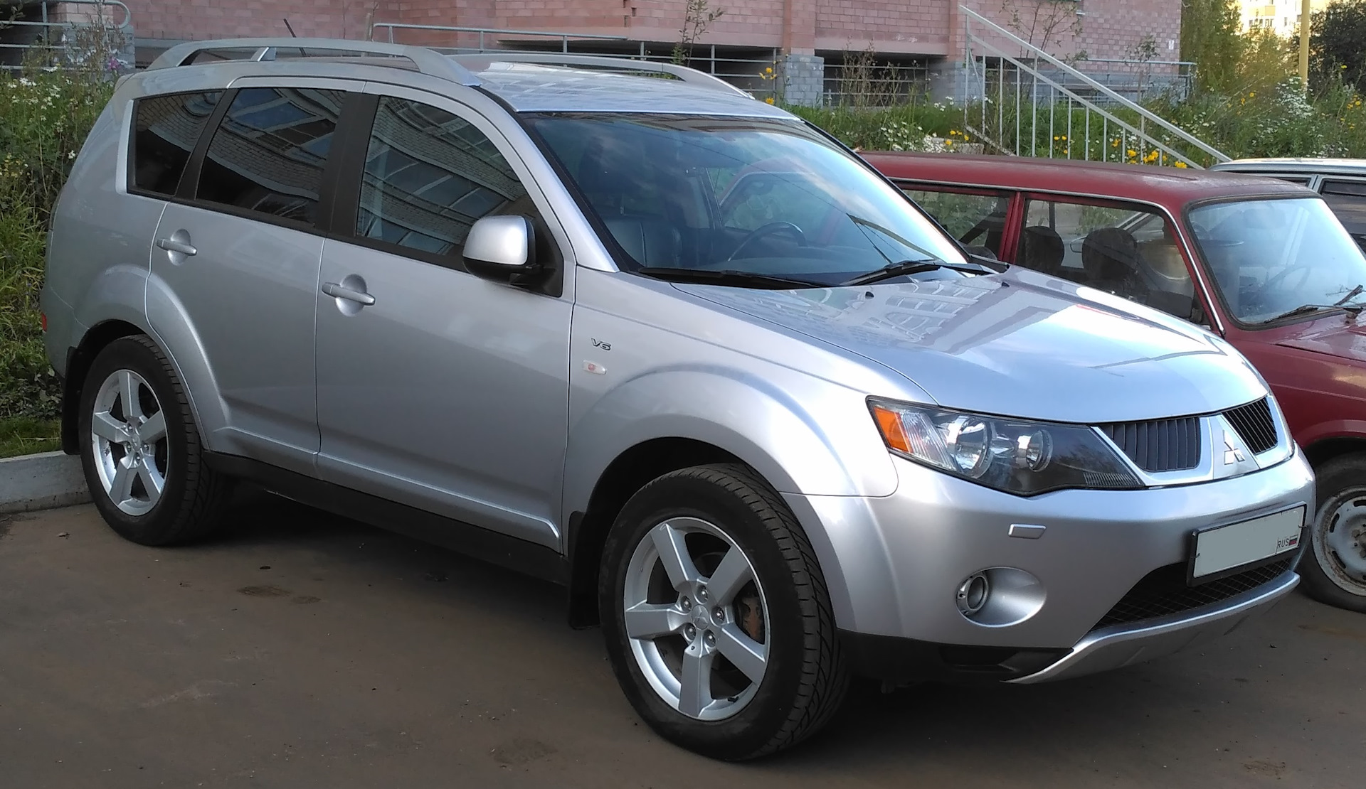 Аутлендер хл. Mitsubishi Outlander XL 2006. Mitsubishi Outlander XL серебристый. Митсубиси Аутлендер XL 3.0 2008. Outlander XL 2008 серебристый.