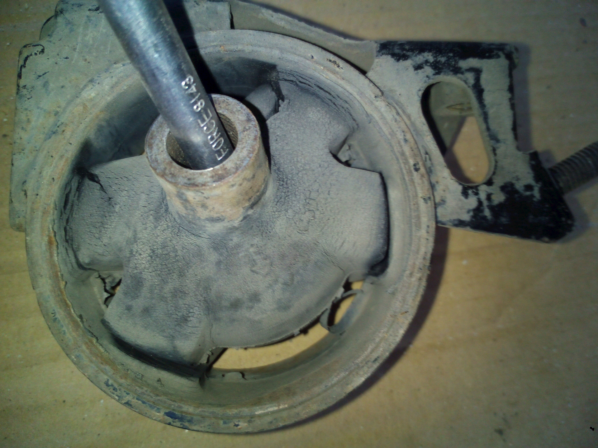 Камри 20 замена передней подушки двигателя. Вибрация двигателя тойота причина. Тойота премио 2004 аккумулятор. Подушки на двигатель и коробку f8. Двигатель тойота виста ардео 3s-fse.