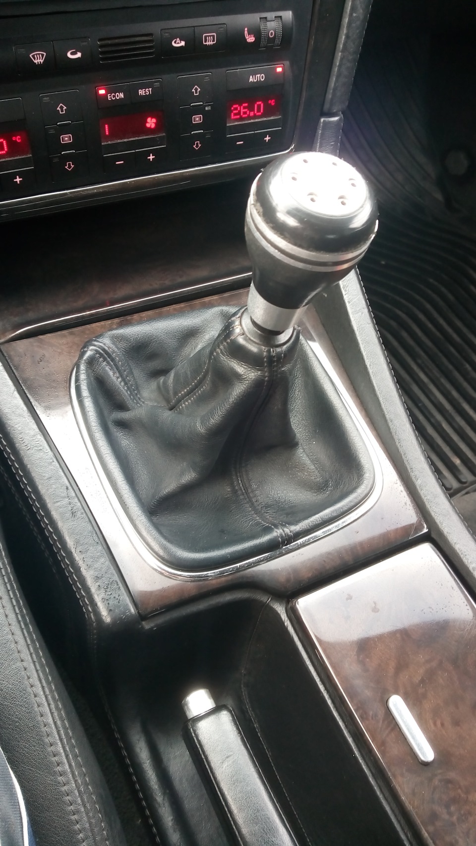 Фото в бортжурнале Audi A8 (D2)