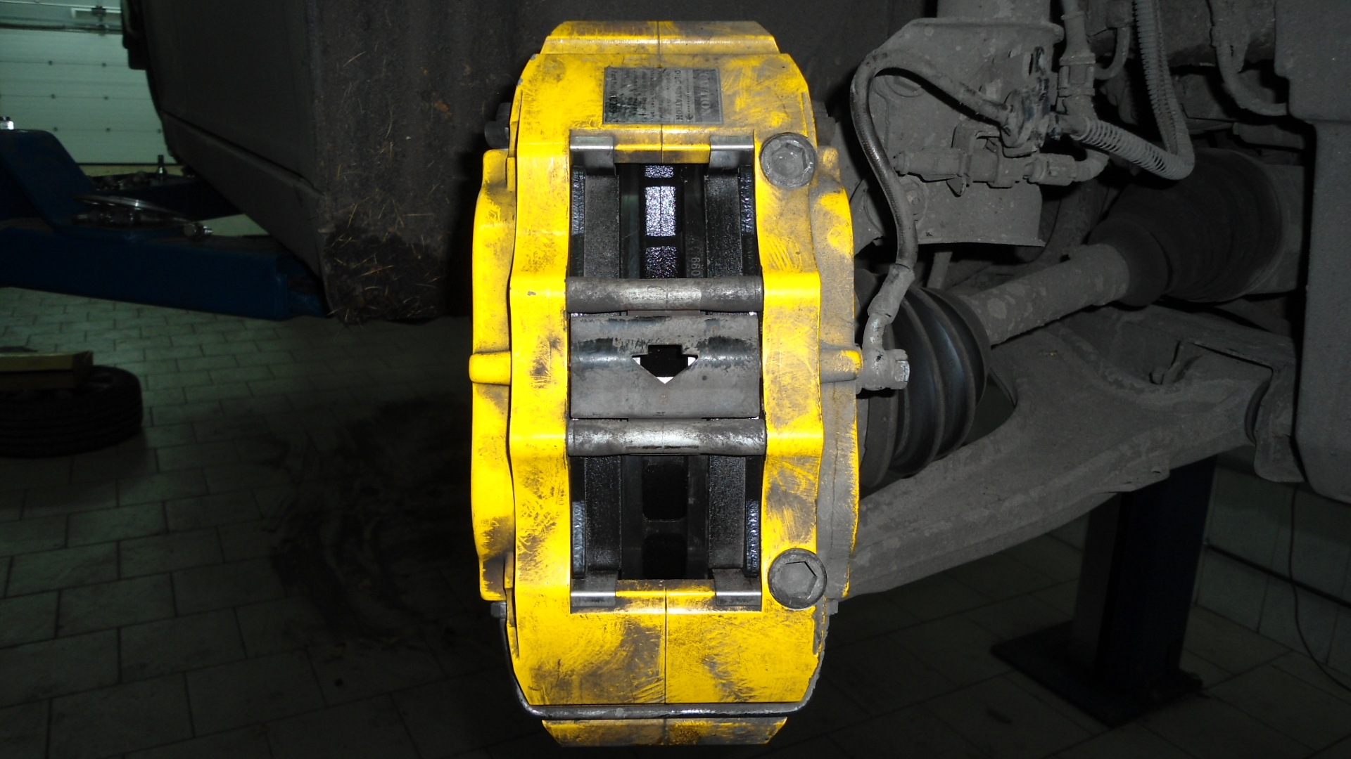 6-Ти поршневые суппорта Forza Brake System. F825 суппорт тормозной. 6 Поршневой суппорт на 330 диск. Максимальный устанавливаемый диаметр над суппортом, мм.