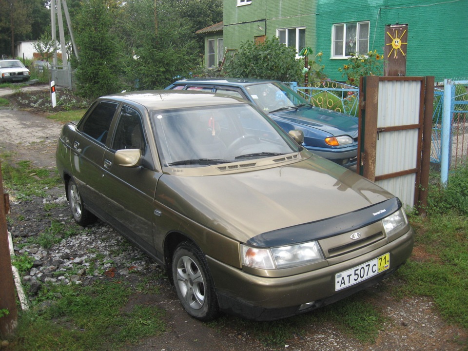 Ваз тула. Lada 21100 1997. 2110 1997 Drive. ВАЗ 21100 1997 года. ВАЗ 21100 чёрная в круг в деревне.