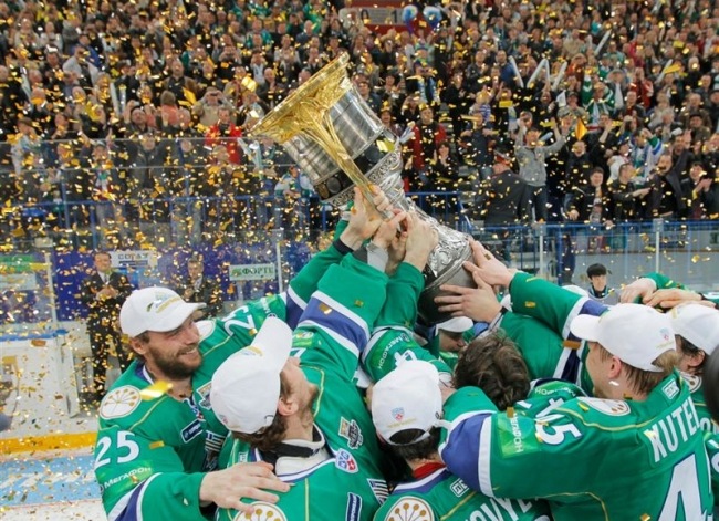 Хк сю. Хк салават юлаев чемпион 2011. 2011 год салават юлаев. Эмблема хк салават юлаев. Хоккейная команда салават юлаев.