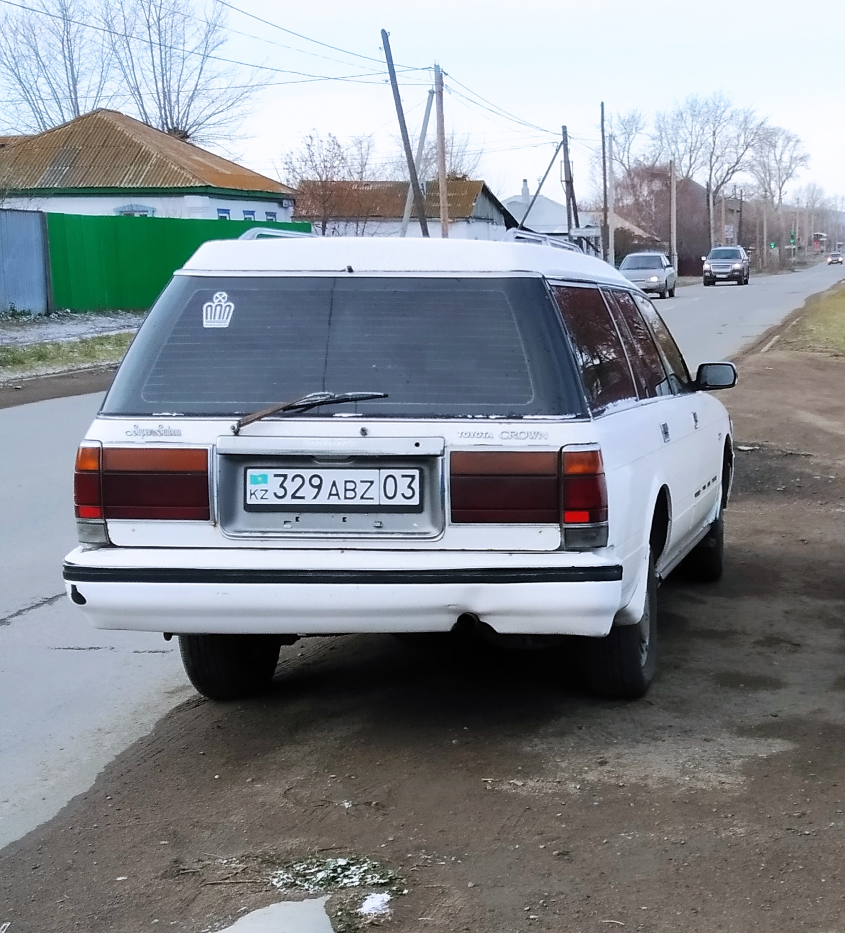 toyota crown s130 wagon