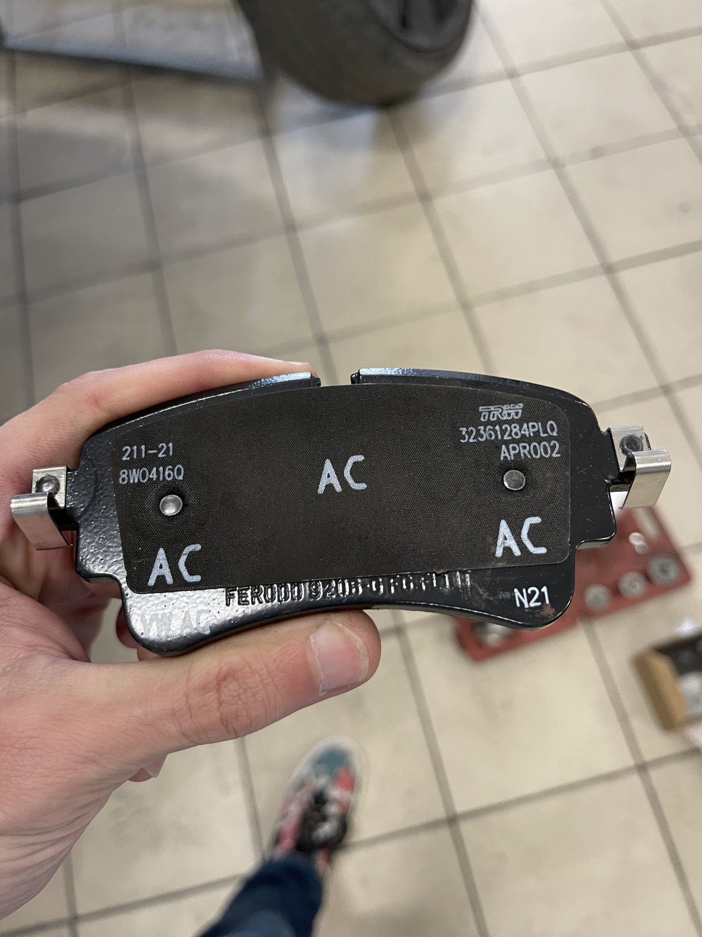 Замена задних колодок — Audi A4 (B9), 1,4 л, 2017 года | запчасти | DRIVE2