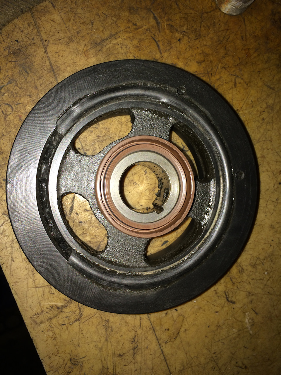 Замена переднего сальника коленчатого вала — Toyota Avensis II, 1,8 л ...