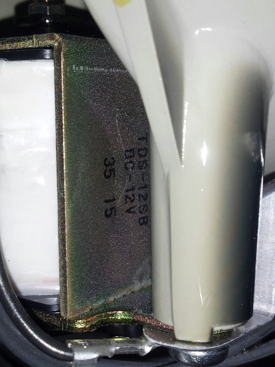 Разобрался зачем нужен диод на входе в реле и шторку — Toyota Yaris (p1 ...