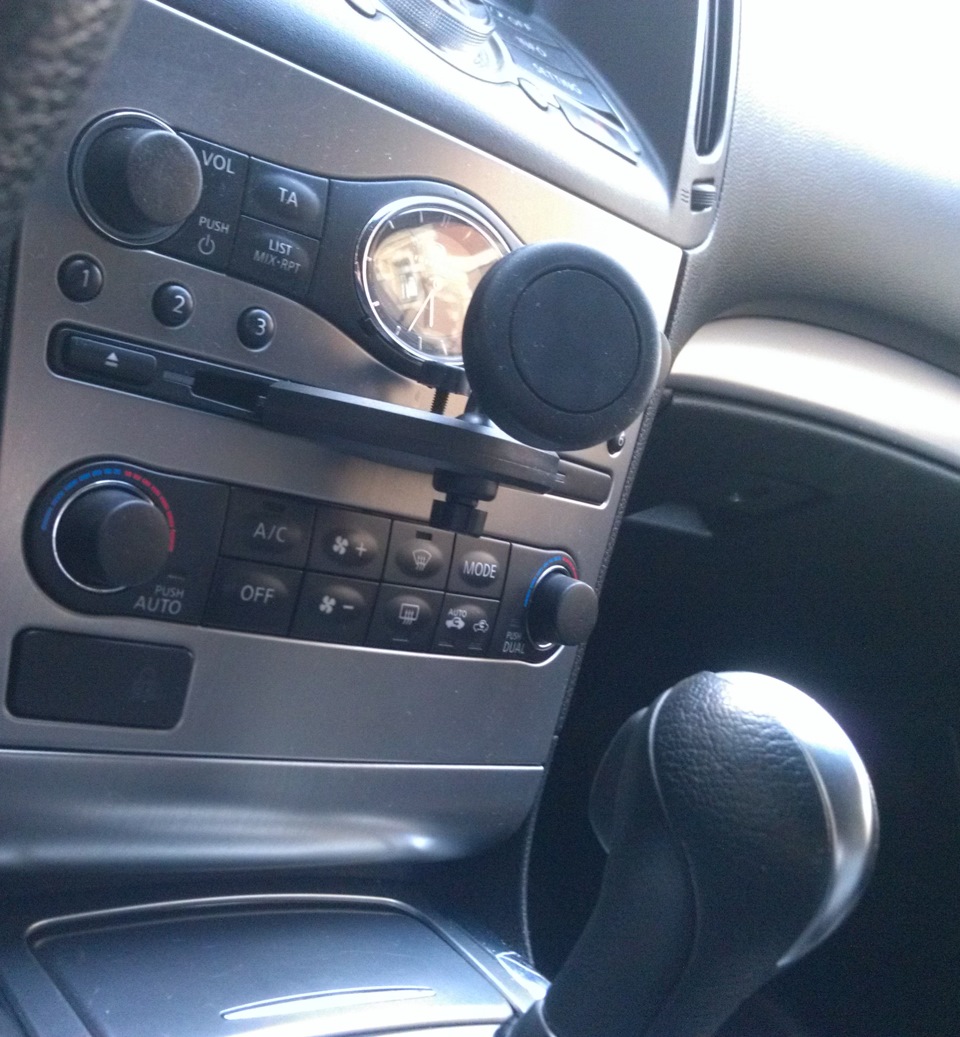 [#2] На чем у вас держится телефон? — Infiniti G25, 2,5 л, 2011 года ...