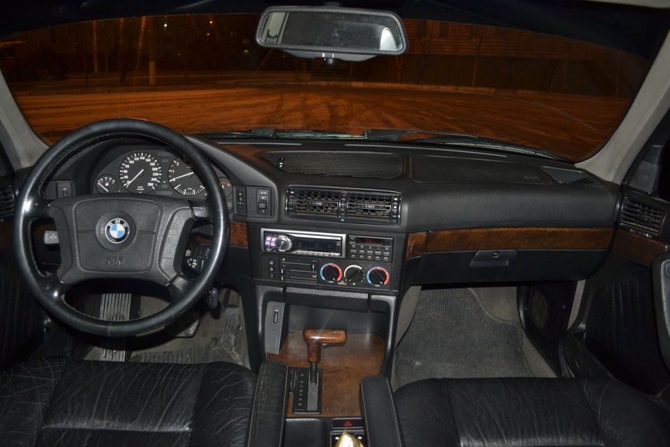 BMW 5 е34 ночью салон