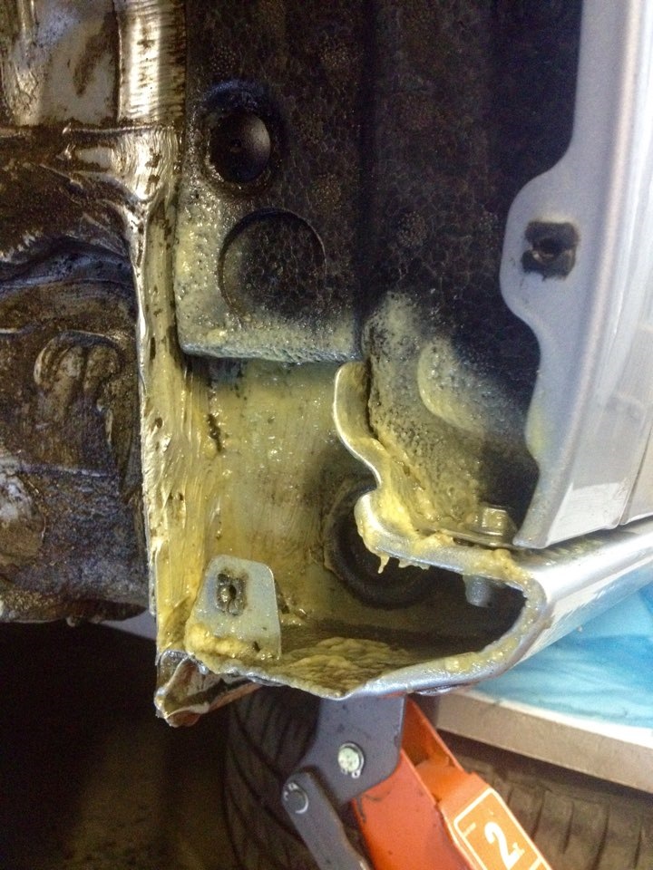 Уборка под подкрылками — SEAT Ibiza (6J), 1,4 л, 2011 года | своими ...