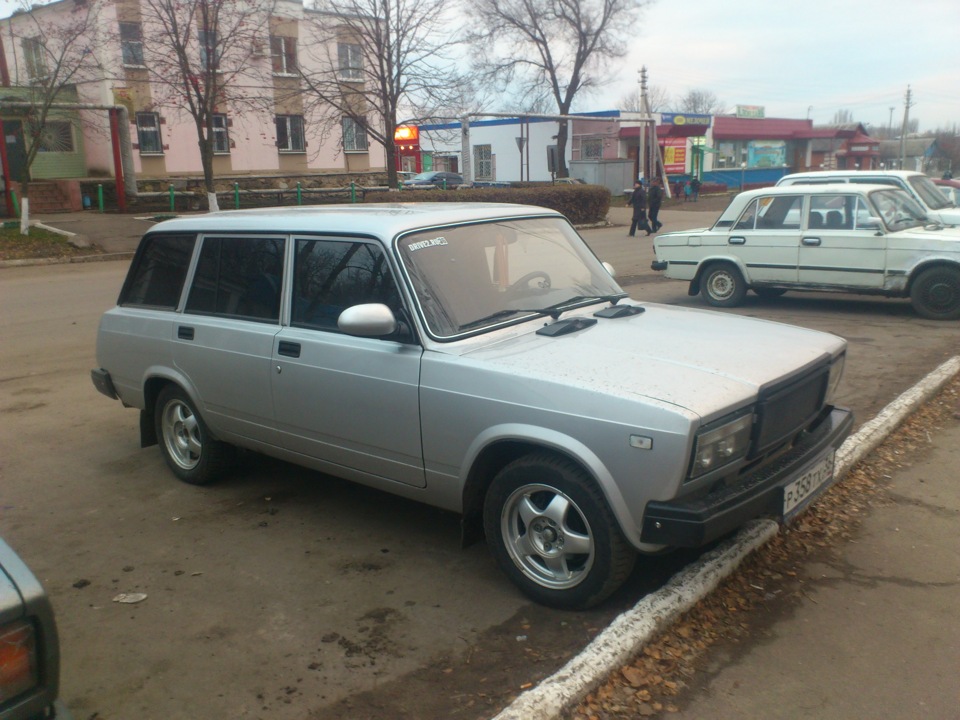 Белая ваз 2104 на литье фото