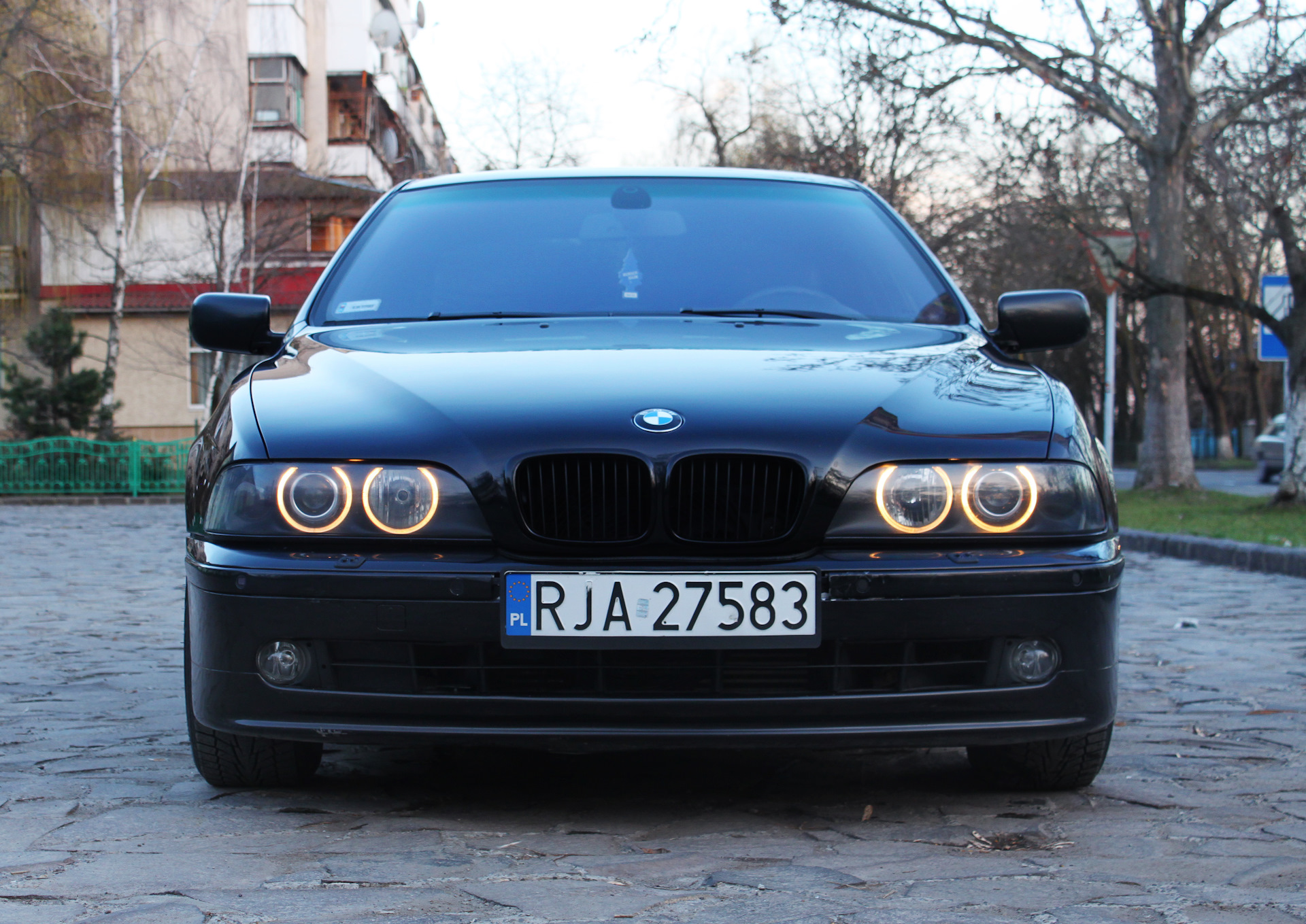 Концы машина. BMW 5 2001 e39. BMW 5 Series e39 2001. BMW 5 Series 2001. BMW m5 2001.