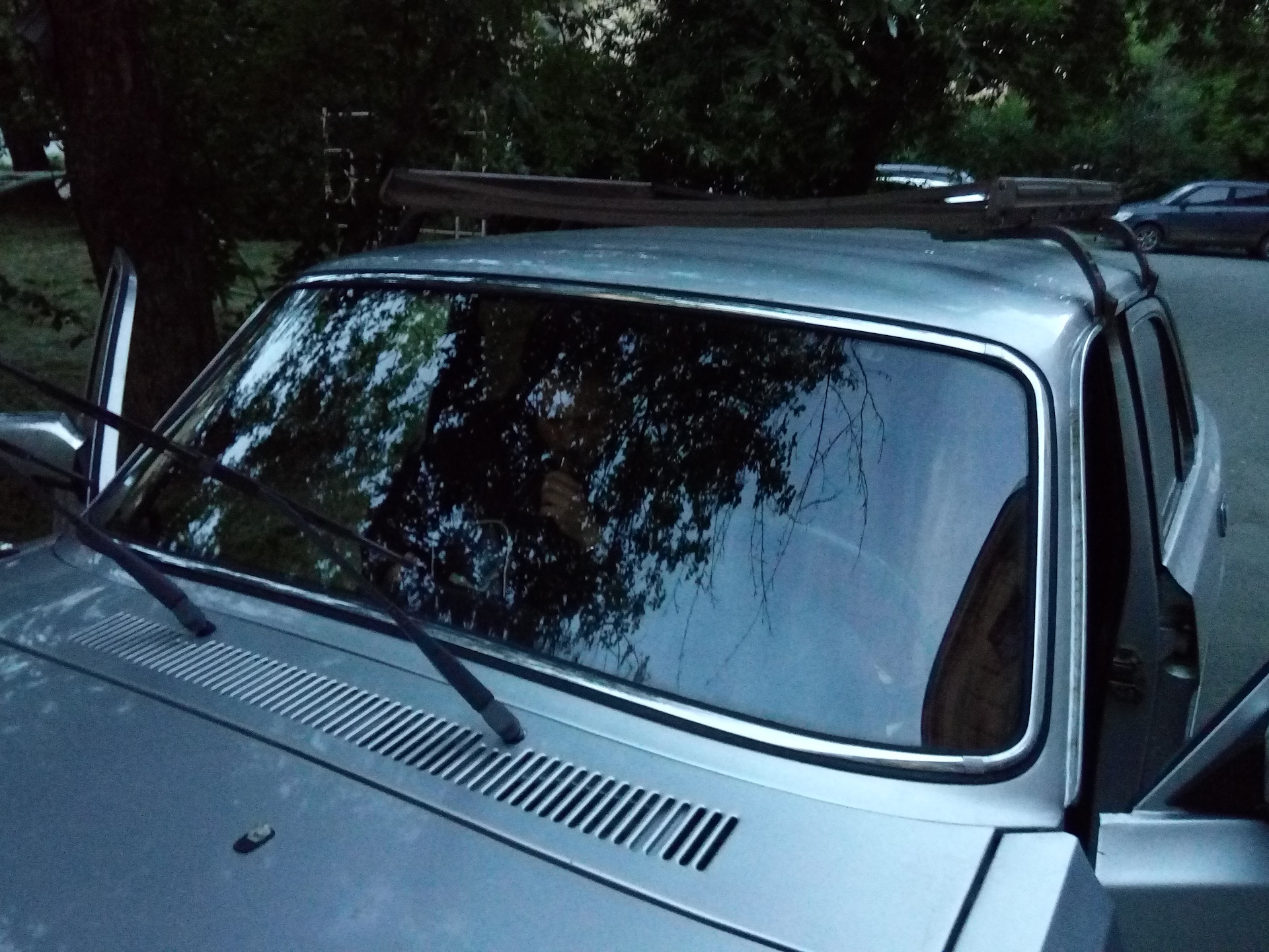 Замена лобового стекла и установка брызговиков задних колес. — ГАЗ 3110 ...