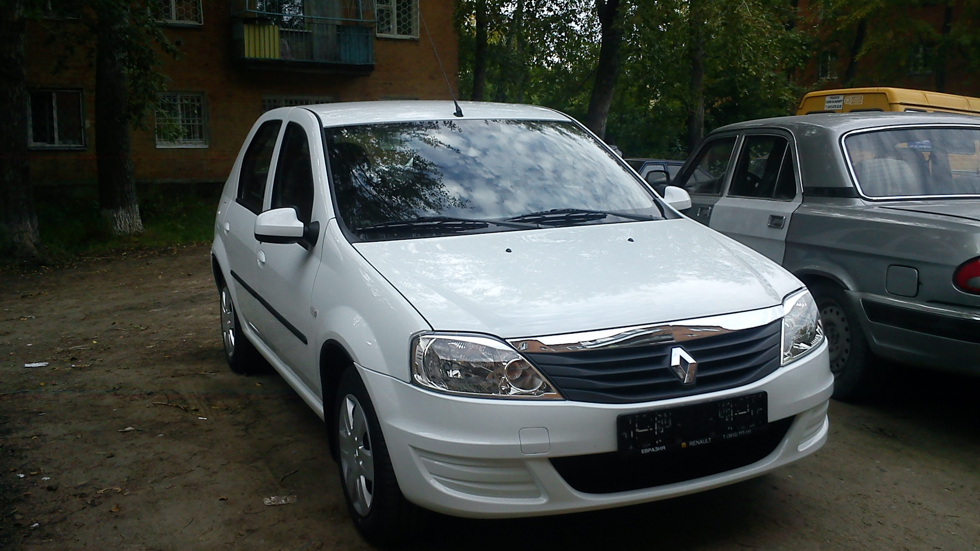 Renault Logan (1G) 1.4 бензиновый 2013 | 