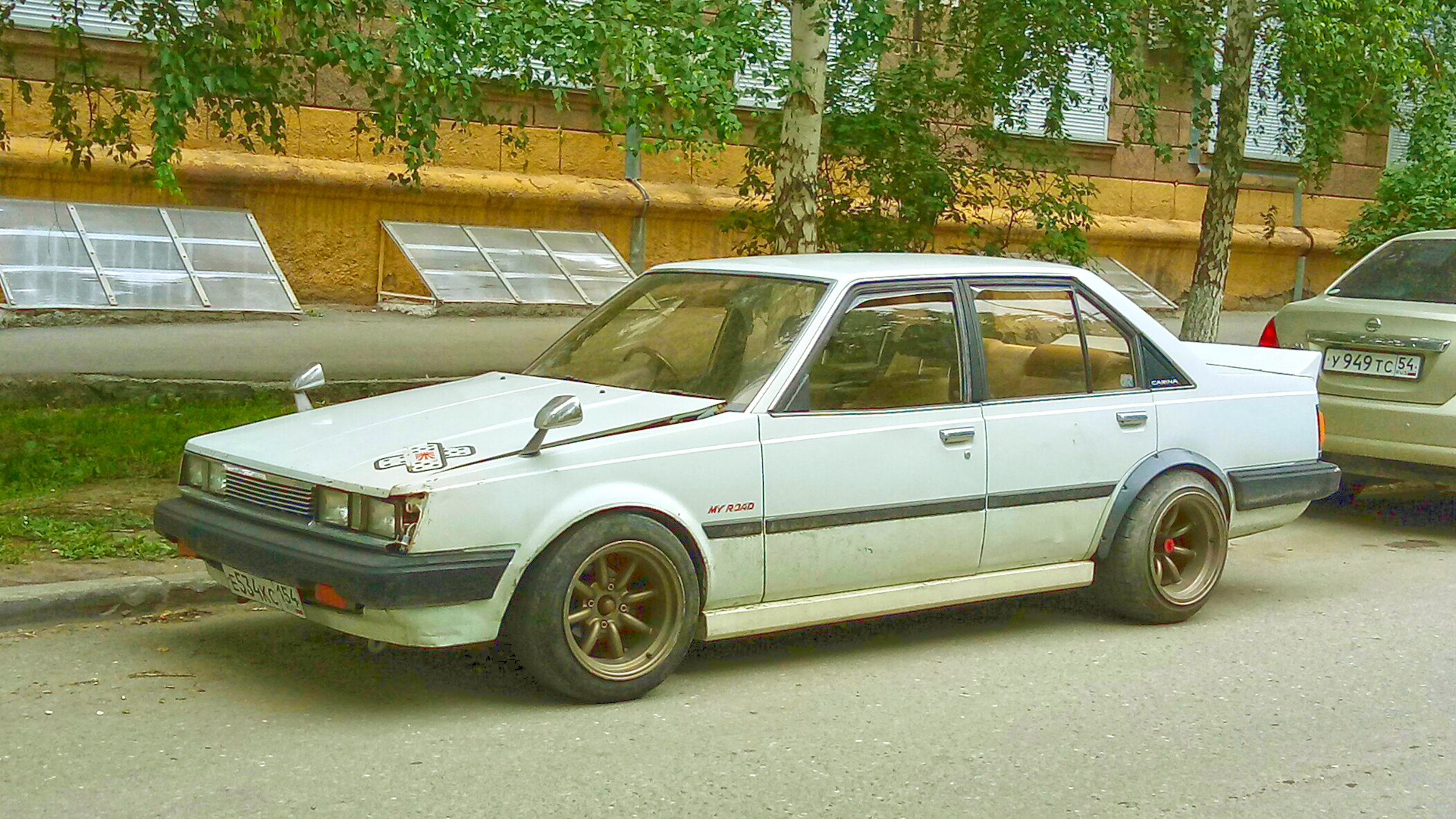 Nissan Carina