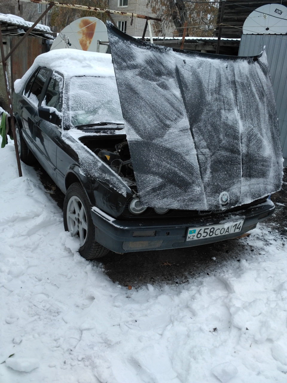 Не гаснет датчик давления масла — BMW 3 series (E30), 1,6 л, 1990 года ...