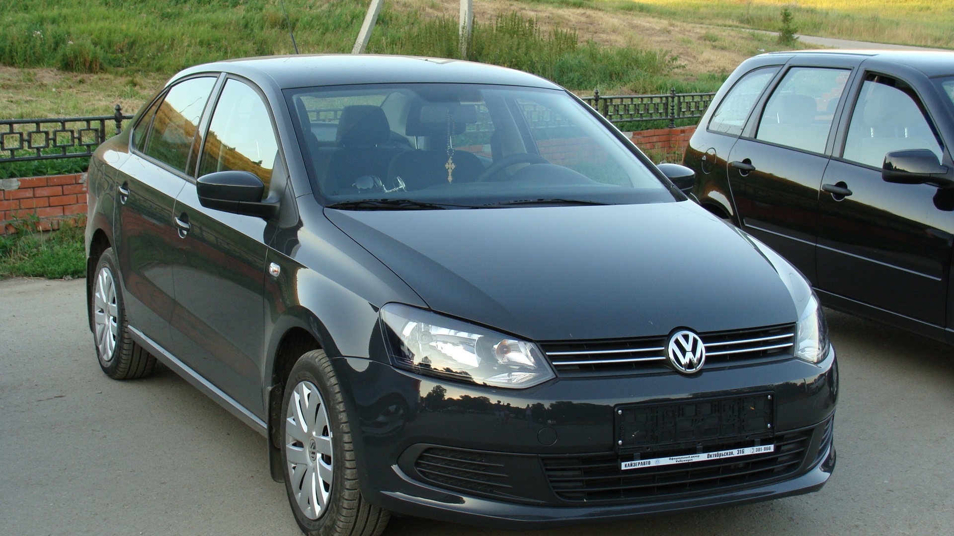 Volkswagen Polo темно серый