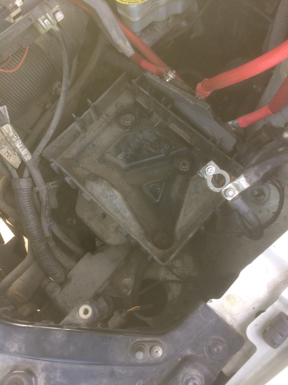 Замена опоры КПП — Volkswagen Polo Sedan, 1,6 л, 2011 года | своими ...