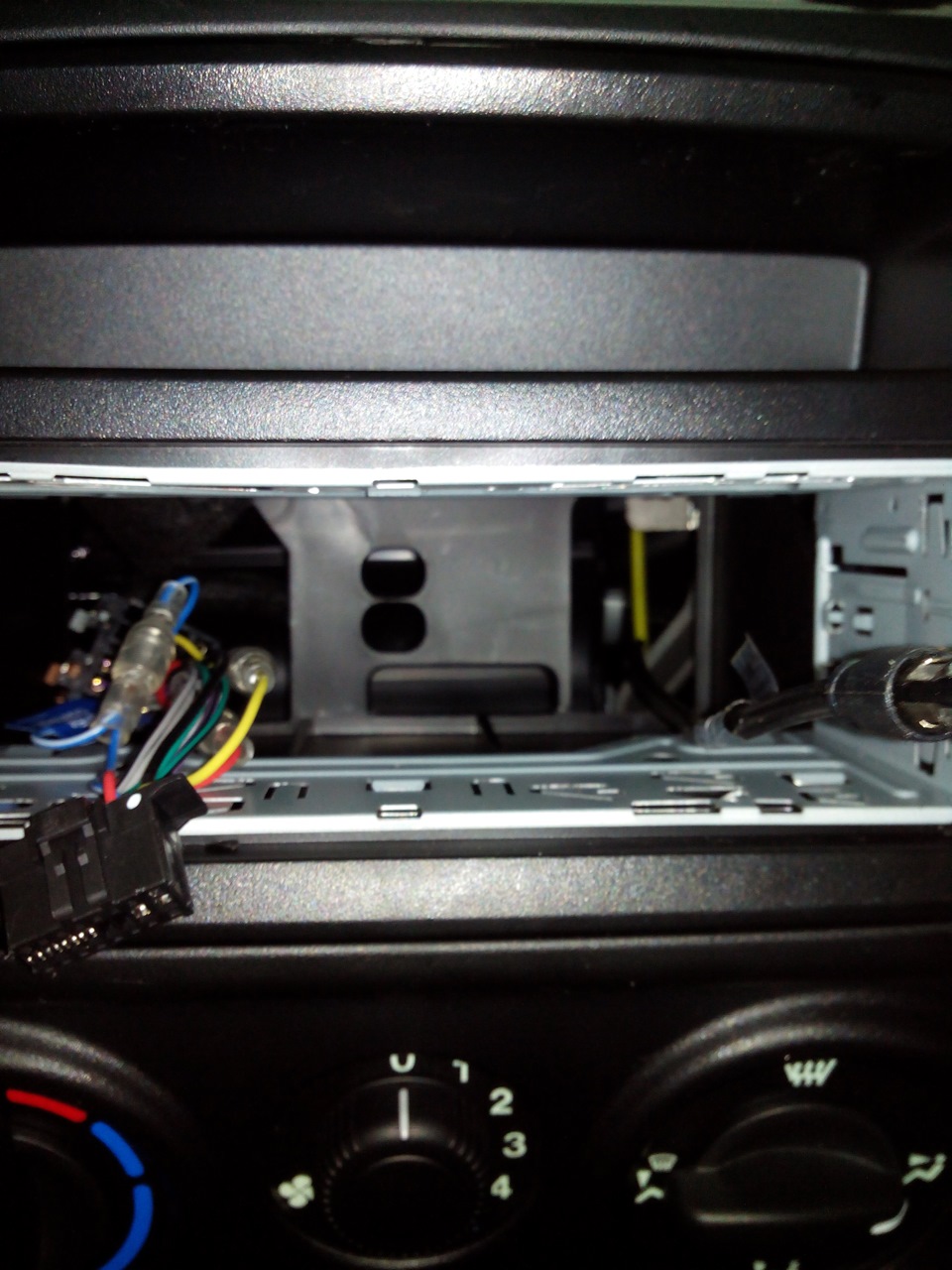 магнитола и аудиоподготовка — Lada Калина 2 хэтчбек, 1,6 л, 2013 года ...