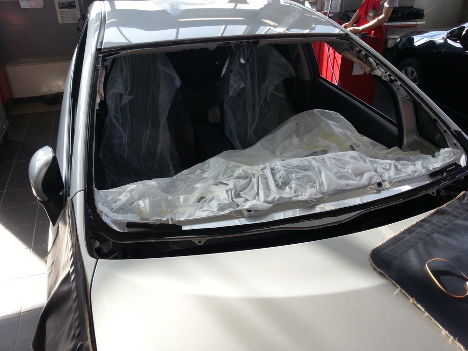 Стекло приус. Лобовое стекло приус 20. Тойота приус 30 красная. Приус 20 подогрев лобовом стекле. Лобовое стекло приус 30.