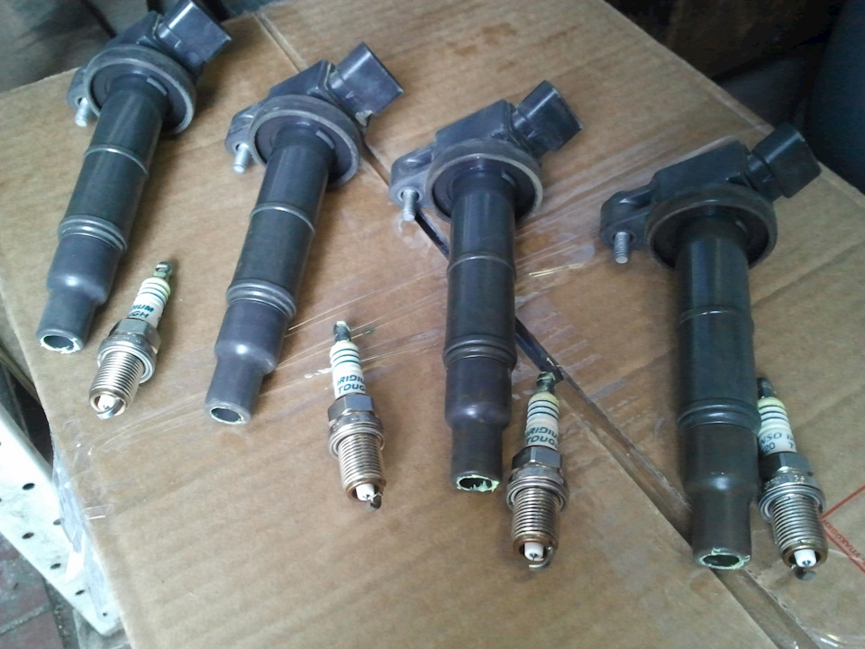 Поменял третью с первой (третья свеча была мокрая). Счет слева-направо. — Toyota Camry (XV30)