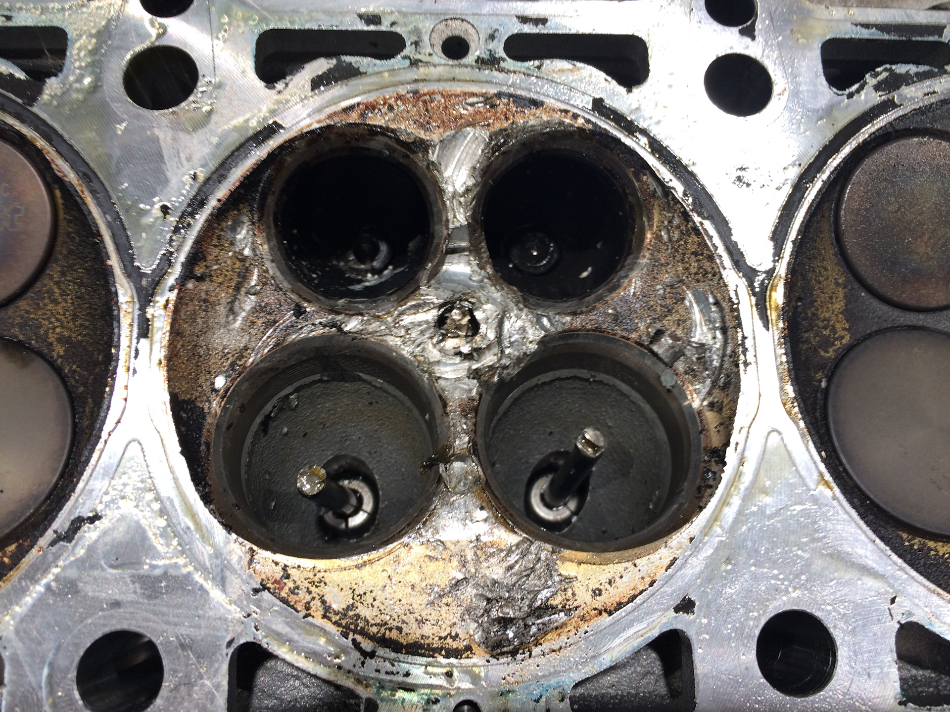 Жор масла мотора. Повреждения клапанов и их причины. Лансер 9 реска жор масла в двигателе причины.