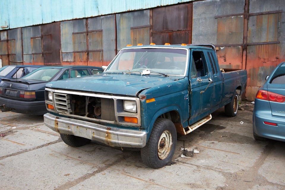 Ford 150 Pickup старый